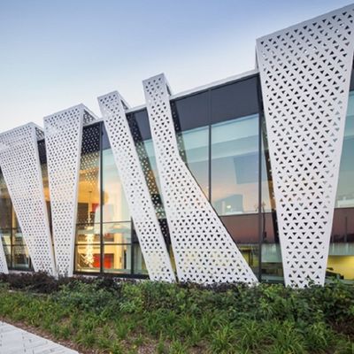 Customizable Rustproof Aluminium Corrugated Curtain Wall For Building Decoration